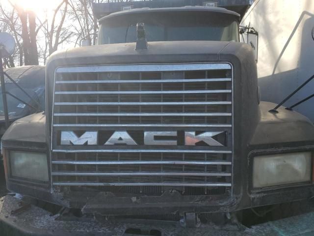 1997 Mack 700 CL700