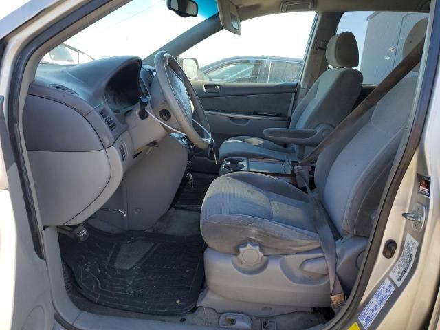 2004 Toyota Sienna CE