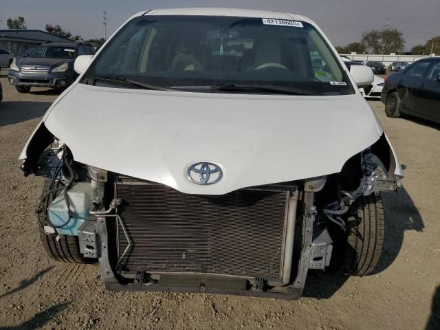 2011 Toyota Sienna LE