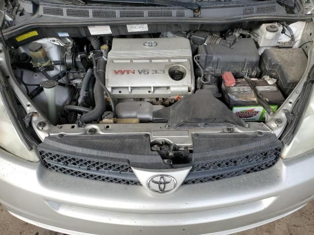 2004 Toyota Sienna XLE