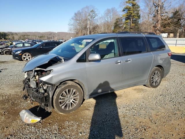 2019 Toyota Sienna XLE