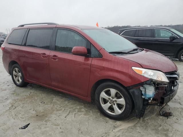 2018 Toyota Sienna LE