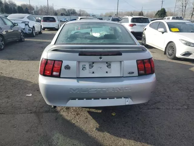 2000 Ford Mustang