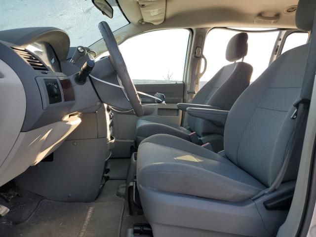 2010 Chrysler Town & Country LX