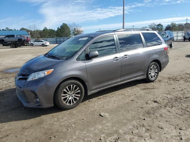 2020 Toyota Sienna XLE