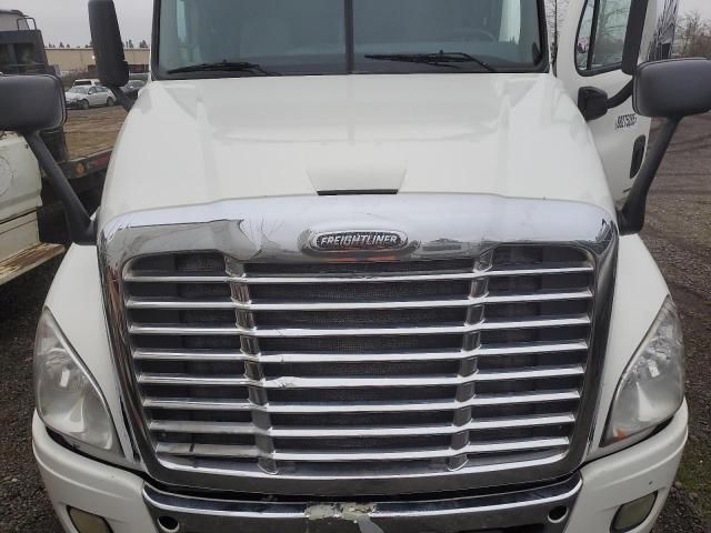 2011 Freightliner Cascadia 125