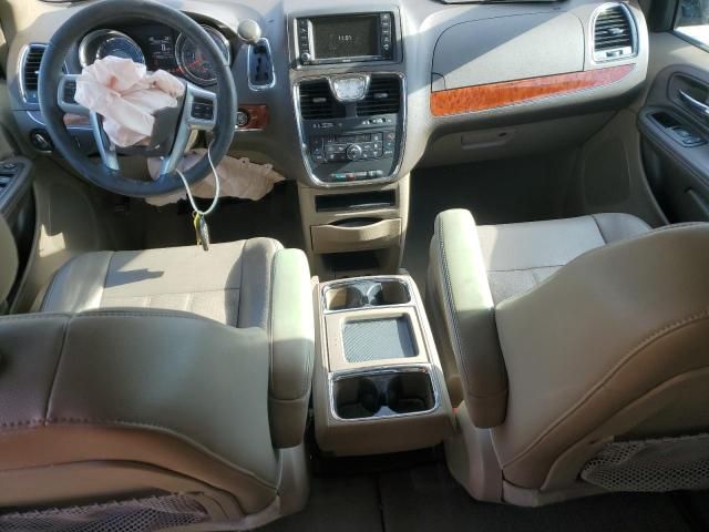 2014 Chrysler Town & Country Touring L