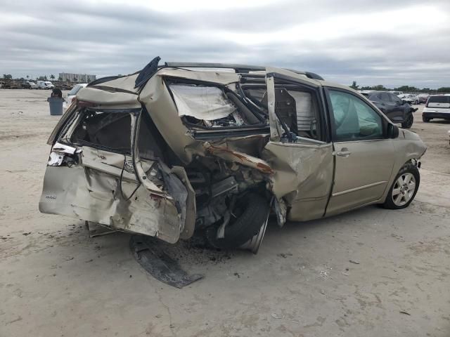 2004 Toyota Sienna CE