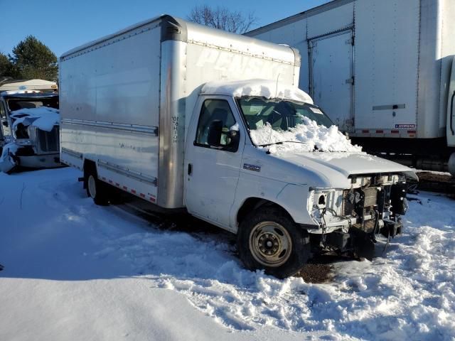 2022 Ford Econoline E350 Super Duty Cutaway Van