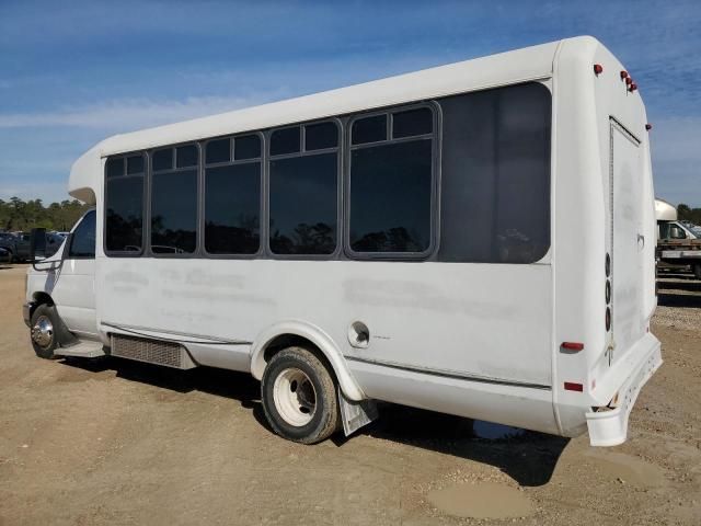 2010 Ford Econoline E450 Super Duty Cutaway Van