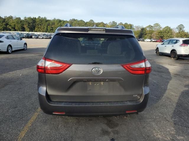 2018 Toyota Sienna LE