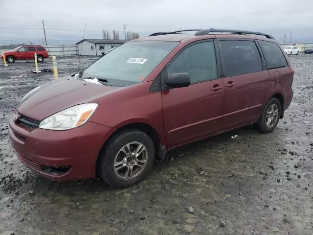 2004 Toyota Sienna CE