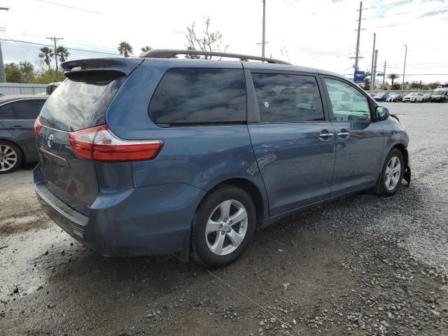 2017 Toyota Sienna XLE