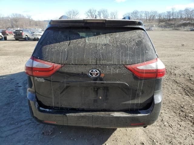 2019 Toyota Sienna LE