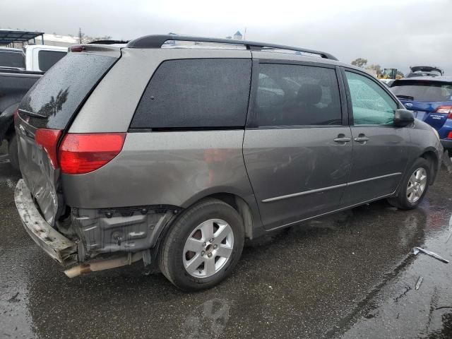 2004 Toyota Sienna CE