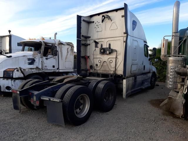 2019 Freightliner Cascadia 126