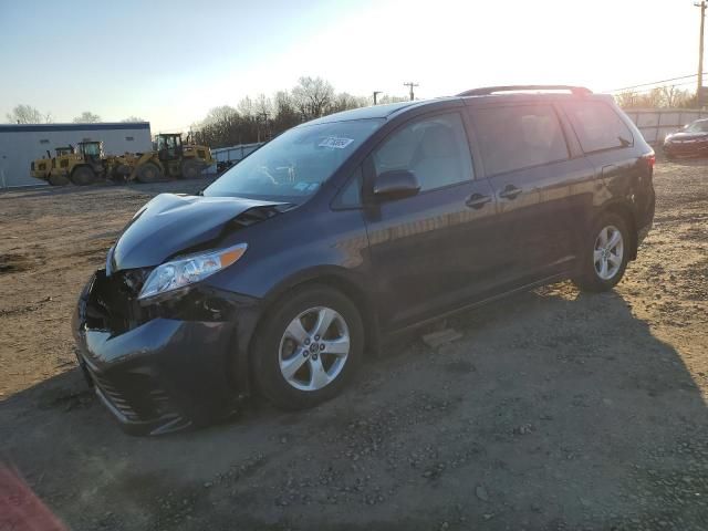 2019 Toyota Sienna LE