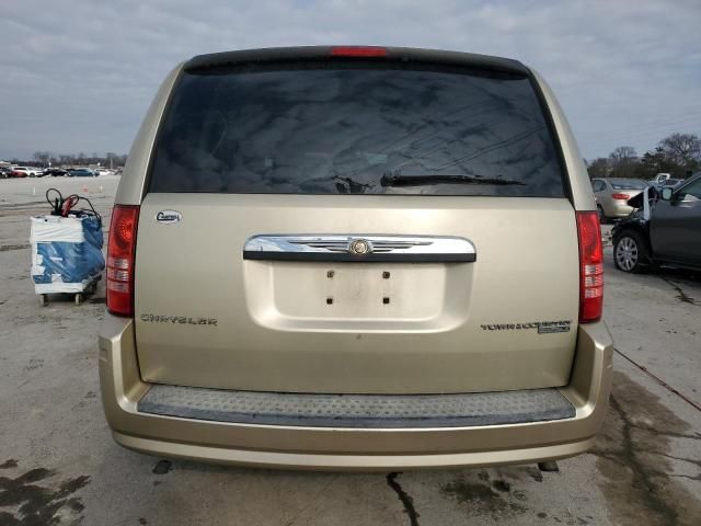 2010 Chrysler Town & Country LX