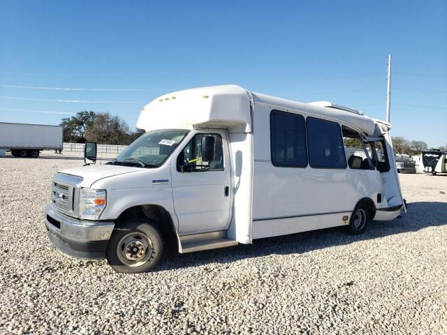 2021 Ford Econoline E450 Super Duty Cutaway Van