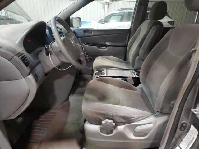 2004 Toyota Sienna CE