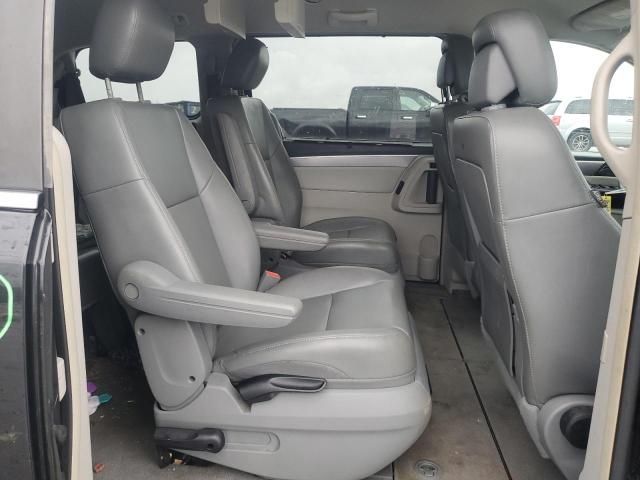 2012 Volkswagen Routan SE