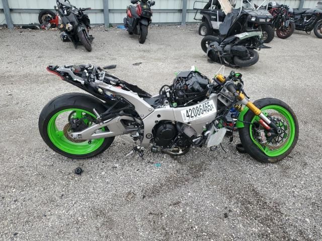 2024 Kawasaki ZX1002 L