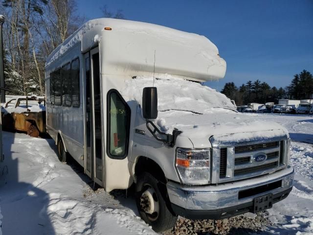 2018 Ford Econoline E450 Super Duty Cutaway Van