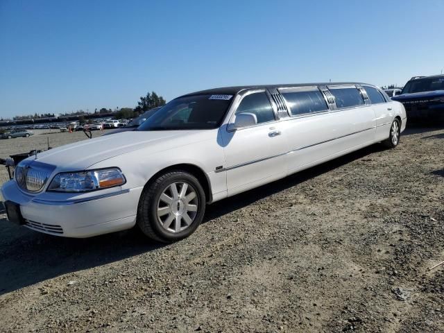 2004 Lincoln Town Car Executive