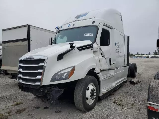 2020 Freightliner Cascadia 126