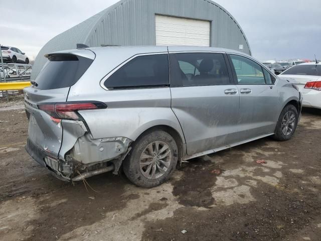 2022 Toyota Sienna LE