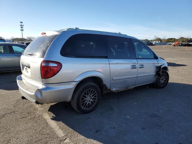 2005 Chrysler Town & Country LX