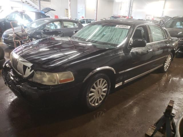 2005 Lincoln Town Car Signature Limited