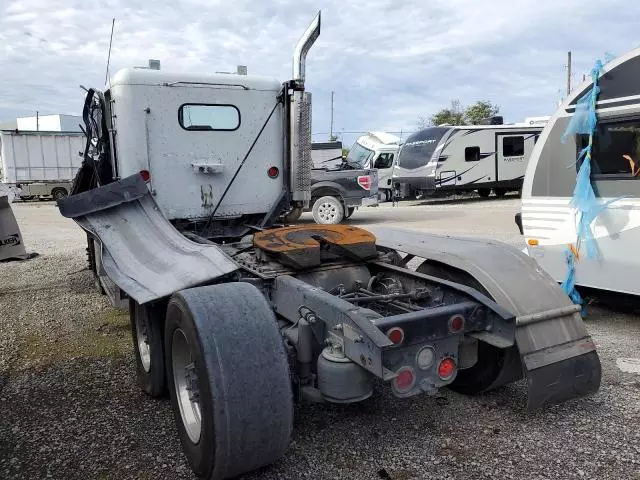 2000 Freightliner Conventional FLD120