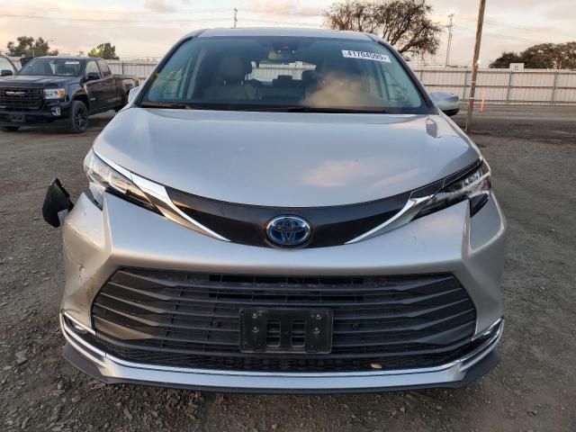 2022 Toyota Sienna XLE