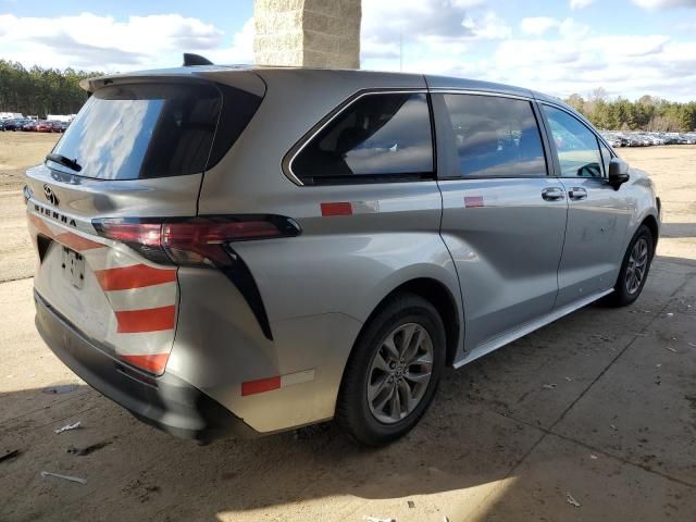 2022 Toyota Sienna LE