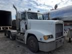 2000 Freightliner Conventional FLD120