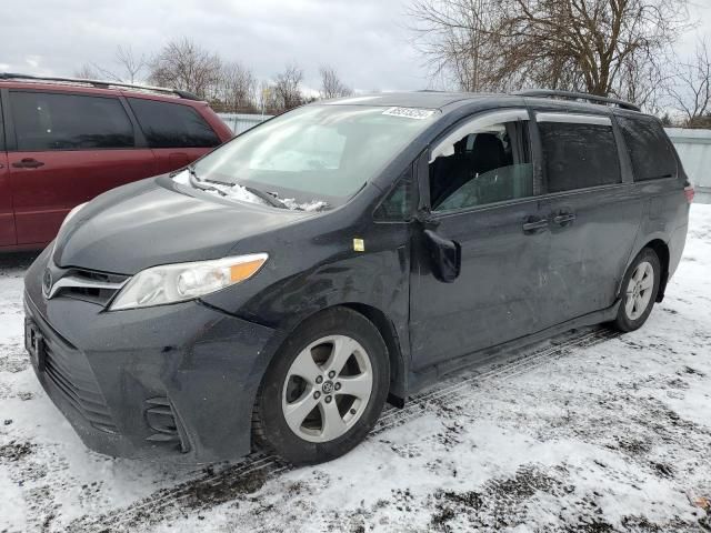 2018 Toyota Sienna LE