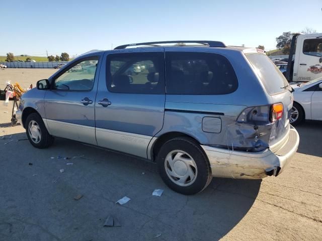 2000 Toyota Sienna LE