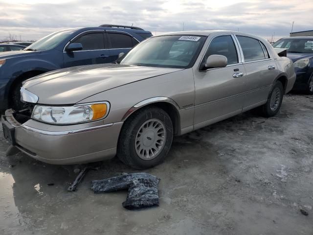 2002 Lincoln Town Car Signature