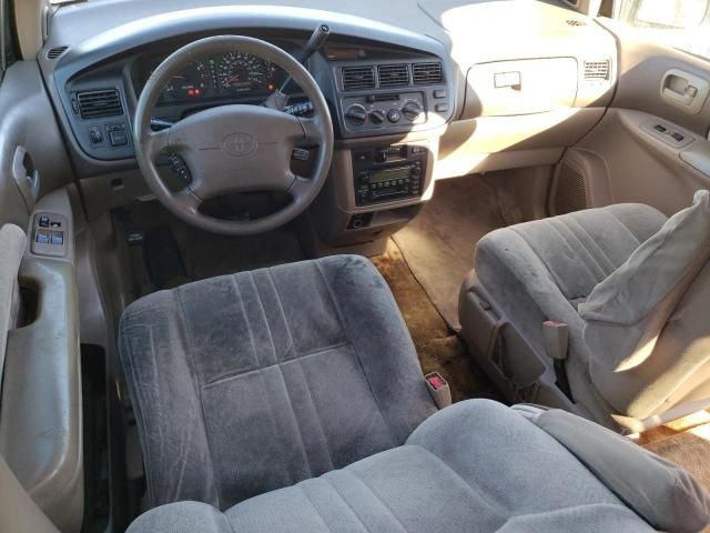 2000 Toyota Sienna LE