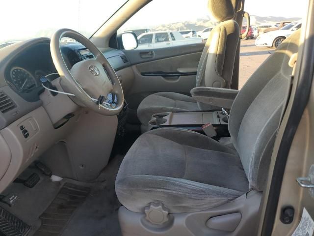 2004 Toyota Sienna CE