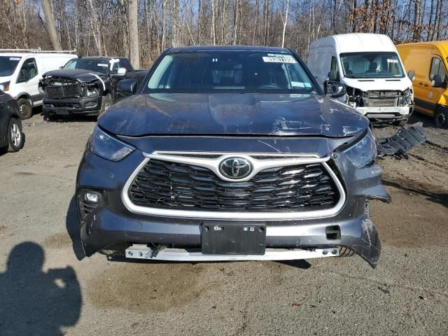 2024 Toyota Highlander LE