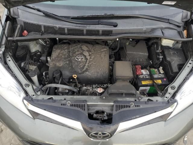 2018 Toyota Sienna LE