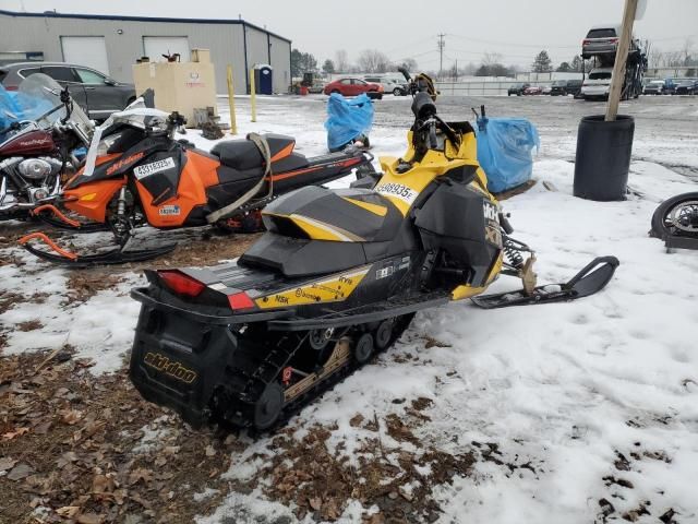 2012 Skidoo 2012 Skidoo Mxzrs