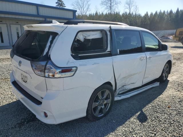 2018 Toyota Sienna SE