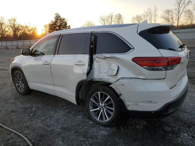 2017 Toyota Highlander SE