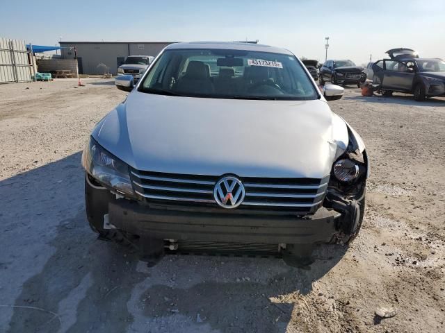 2013 Volkswagen Passat SE