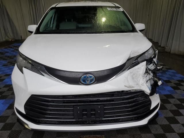 2023 Toyota Sienna LE