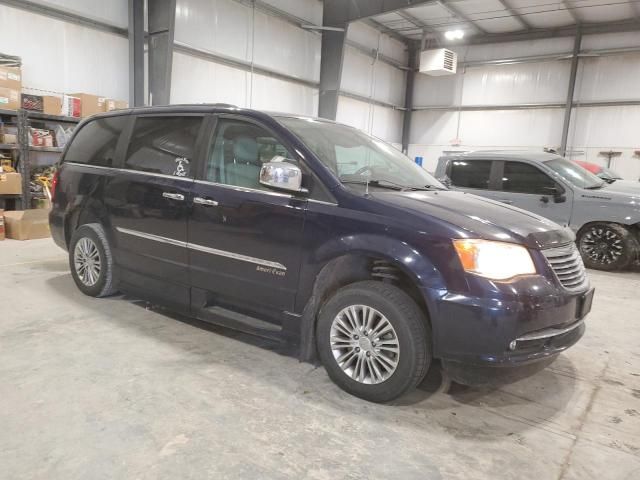 2013 Chrysler Town & Country Touring L