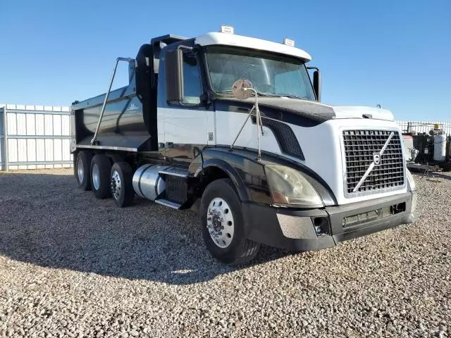 2009 Volvo VN VNL Dump Truck